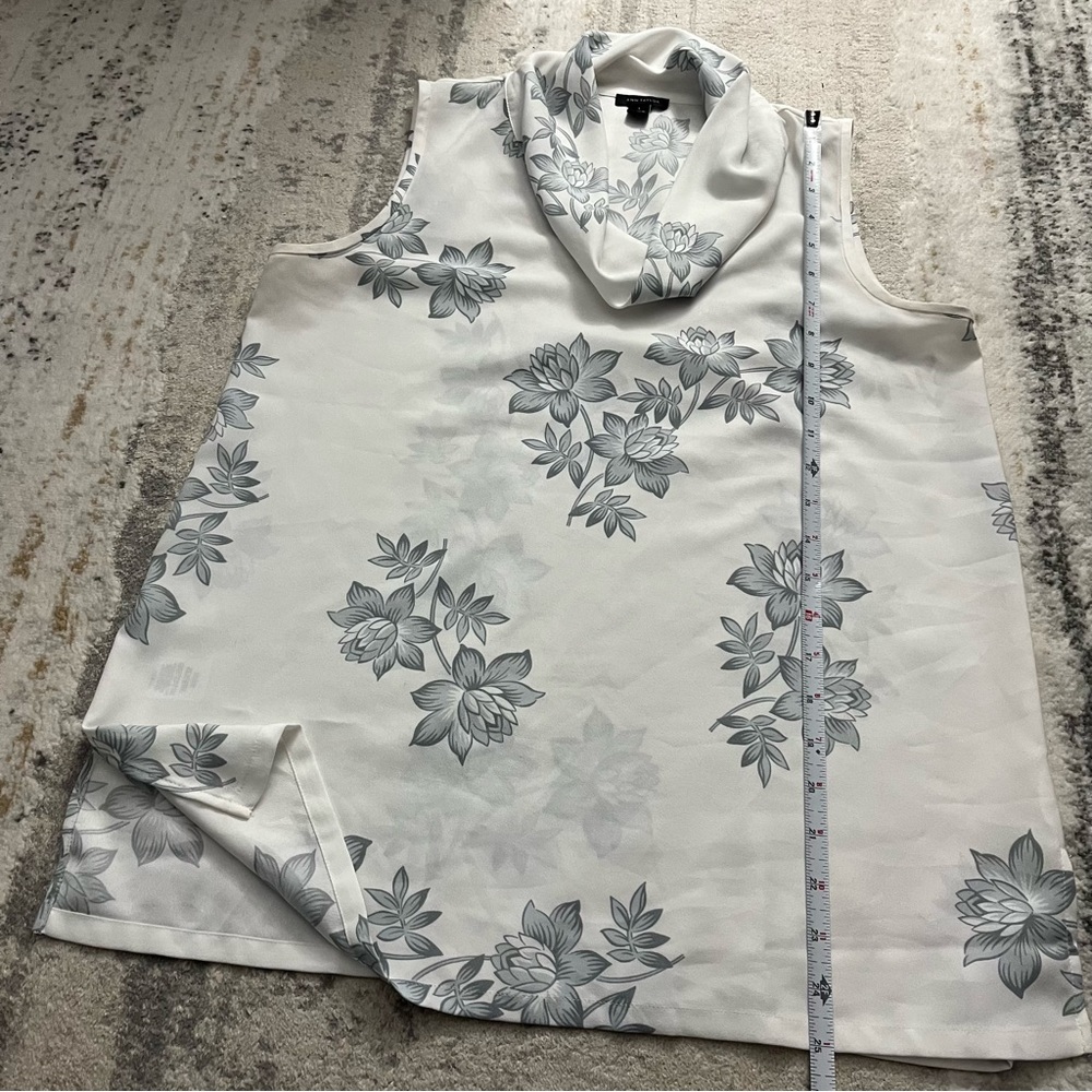 Like 🆕 Ann Taylor cowl neck elegant floral print blouse - Picture 9 of 10